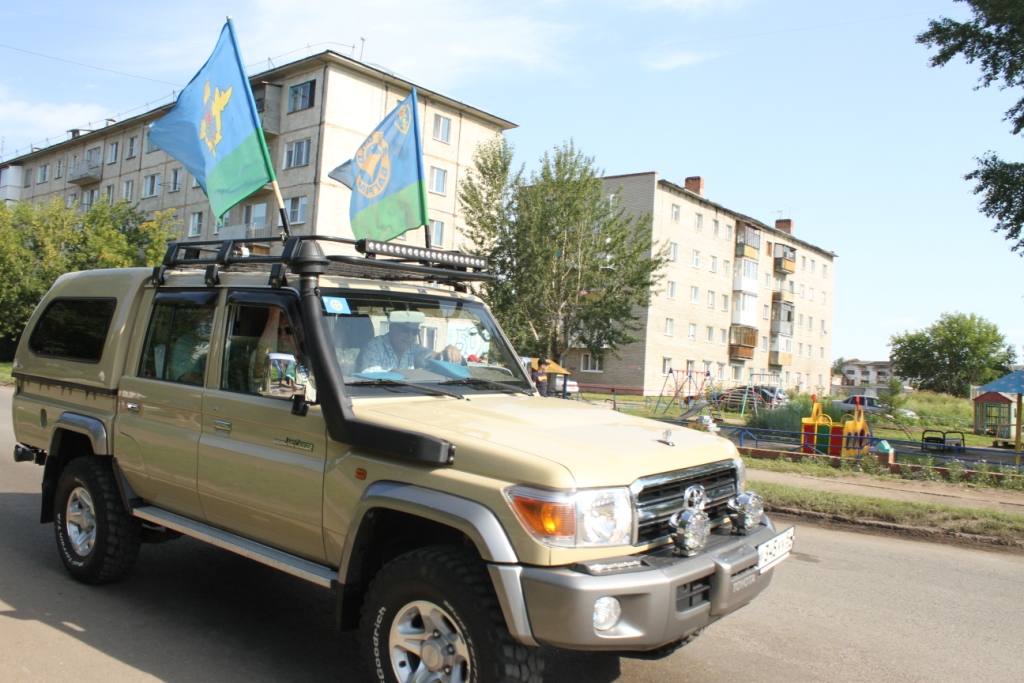 День ВДВ в Омске: крестный ход и митинг у мемориала генерала Маргелова День ВДВ в Омске: крестный ход и митинг у мемориала генерала Маргелова