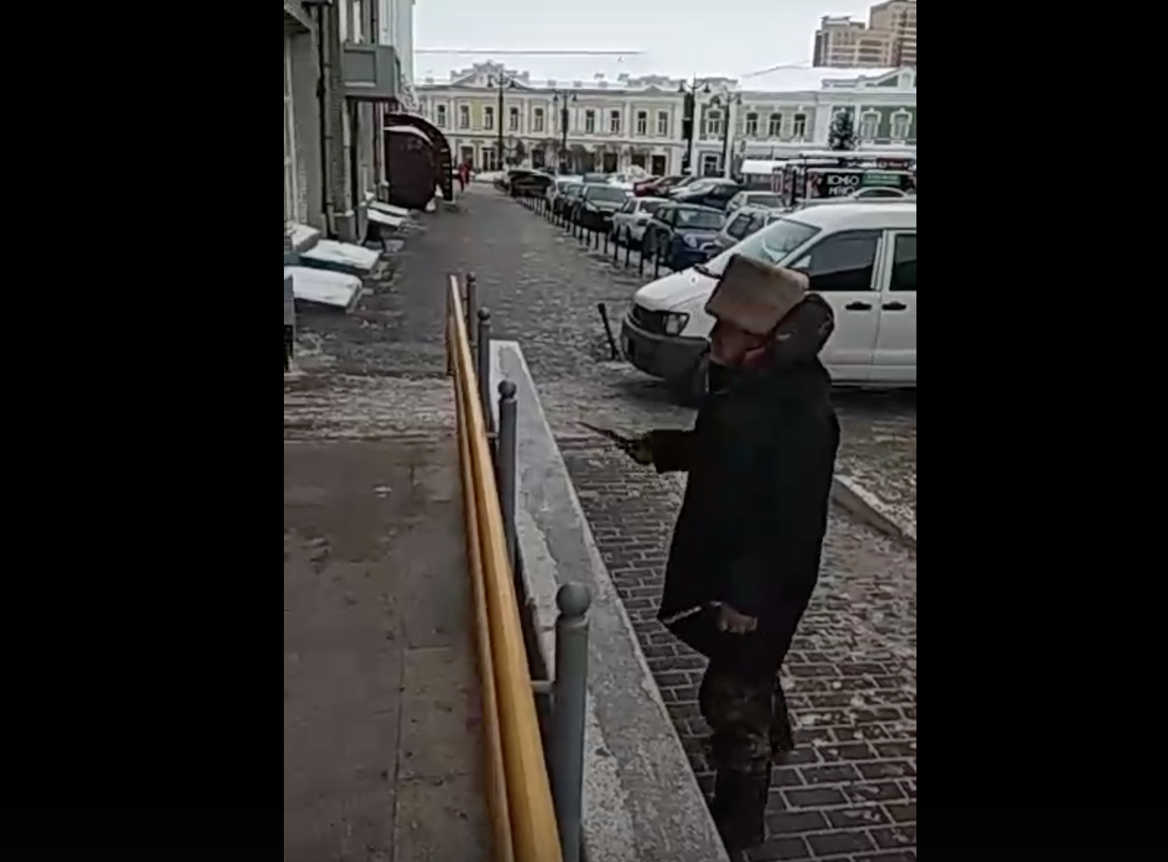 Завсегдатай омских вечеринок дед Костян устроил разборки с ножом