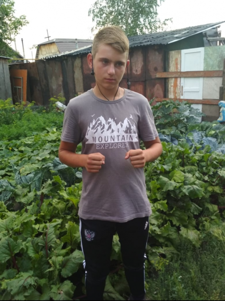 В Омске бесследно пропал 16-летний юноша со змеей