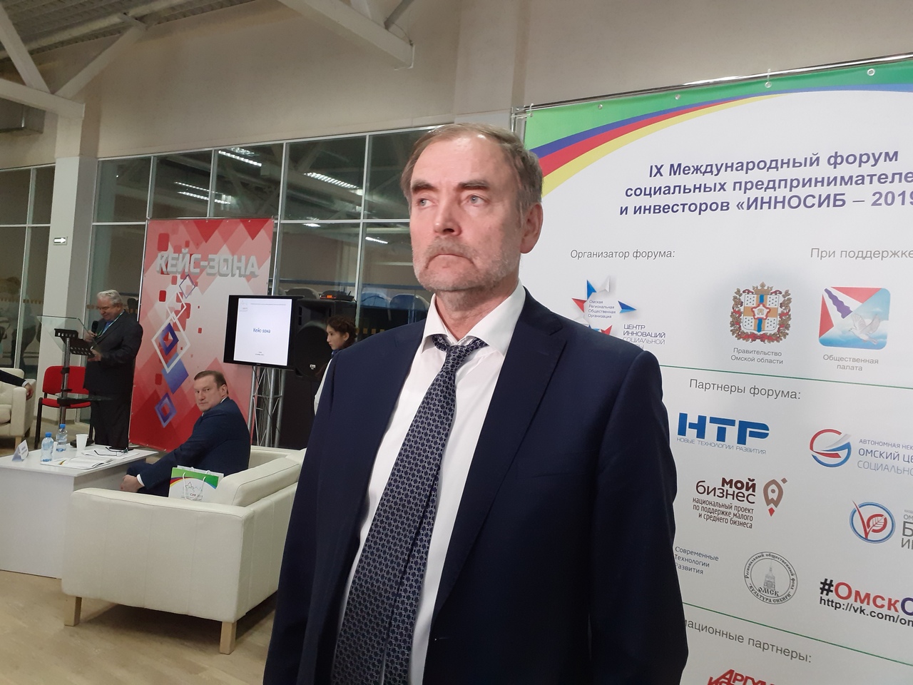 Омский губернатор Бурков на социальном форуме «отрепетировал» саммит с Путиным