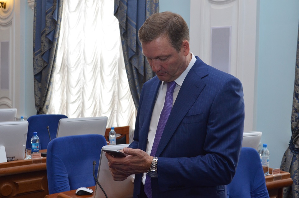 Омский депутат Шушубаев выгулял часы за полтора миллиона