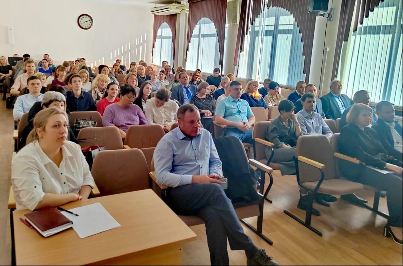 В Омском районе на первый кадровый конкурс в регионе подали заявки более 100 человек В Омском районе на первый кадровый конкурс в регионе подали заявки более 100 человек