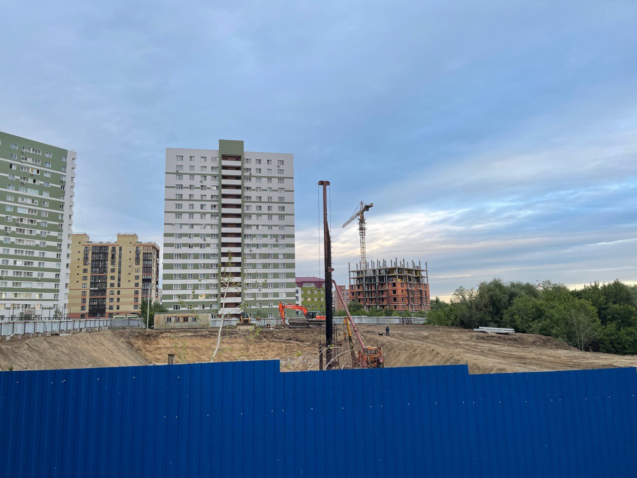 Попов начал строить новую высотку в омском Затоне рядом с депутатом Васильевым Попов начал строить новую высотку в омском Затоне рядом с депутатом Васильевым