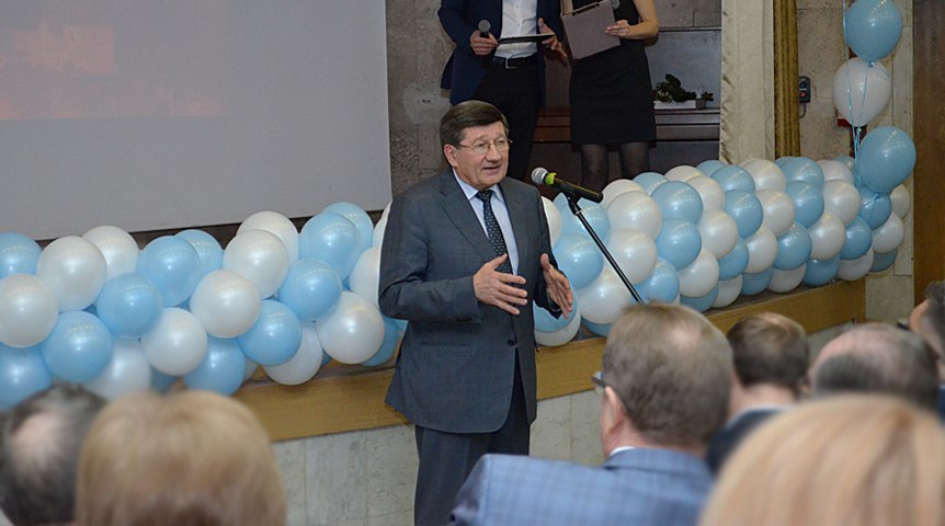 Назаров оставил журналистов без наград из-за срочной видеоконференции с Москвой