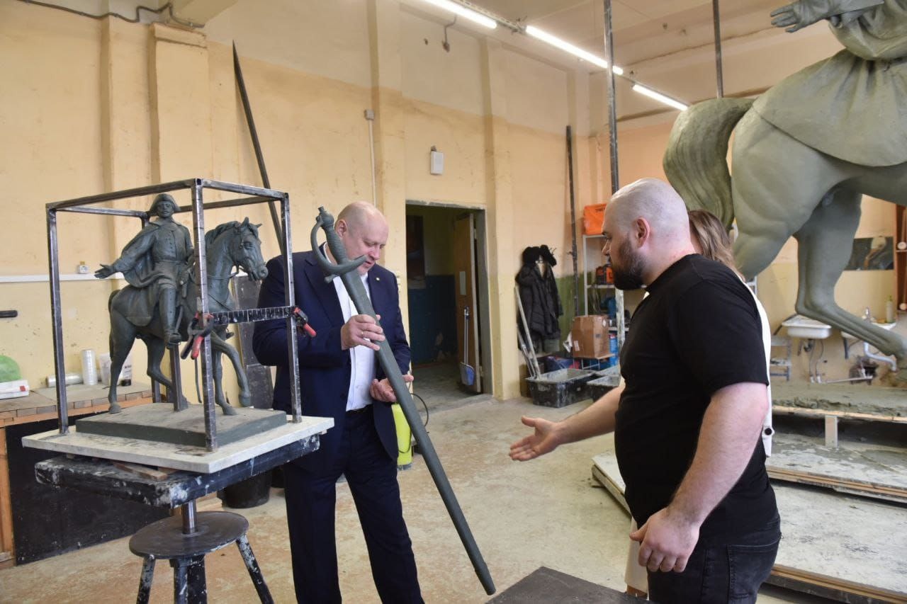 «Получается по-настоящему величественным»: мэр Омска Шелест показал будущий памятник Бухгольцу «Получается по-настоящему величественным»: мэр Омска Шелест показал будущий памятник Бухгольцу