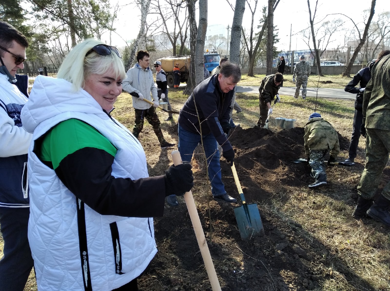 Председатель Омского горсовета с первыми лицами города и области помог преобразить родные просторы Председатель Омского горсовета с первыми лицами города и области помог преобразить родные просторы