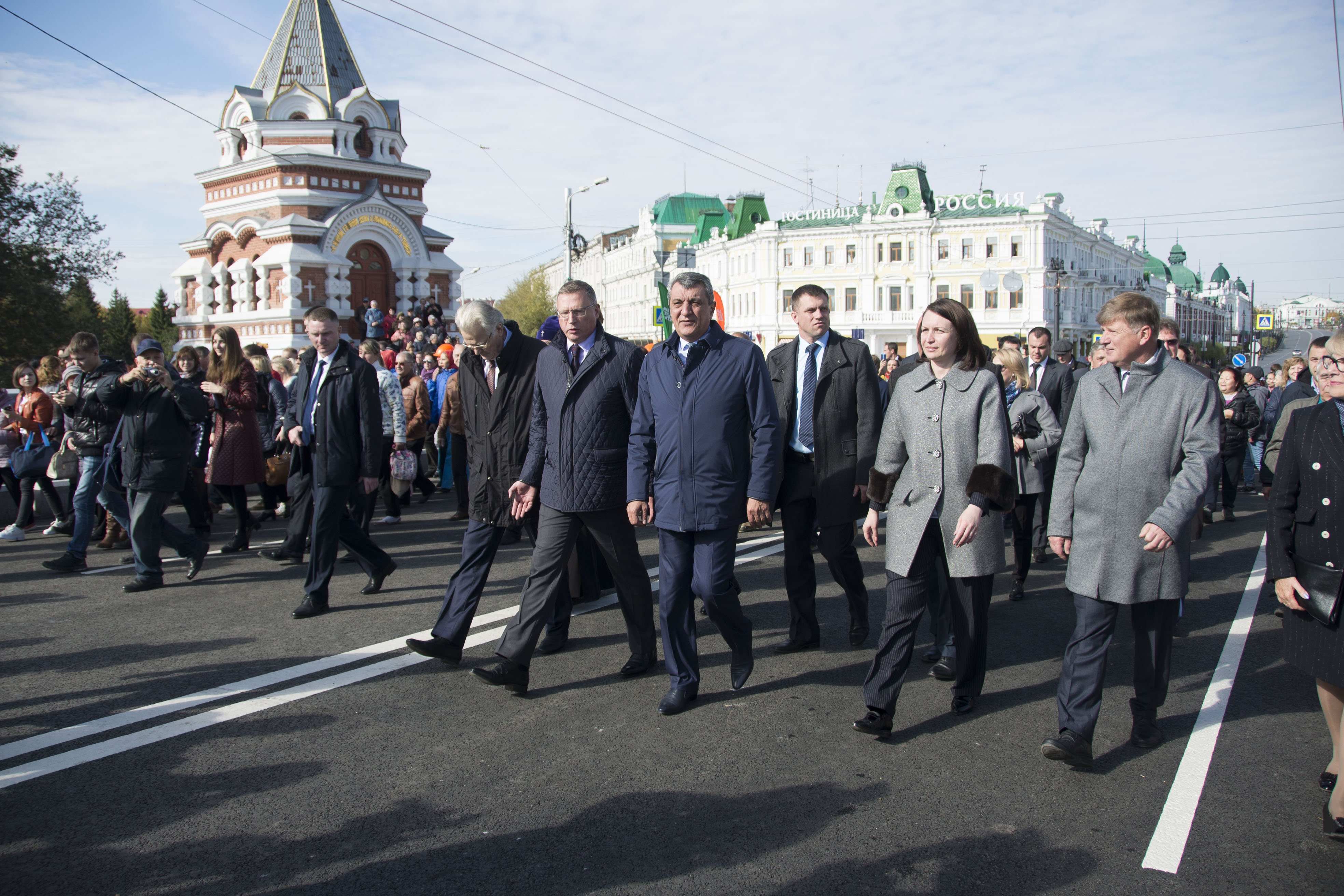 На открытии Юбилейного моста Бурков и Меняйло благодарили омичей за терпение, а строителей – за скорость На открытии Юбилейного моста Бурков и Меняйло благодарили омичей за терпение, а строителей – за скорость