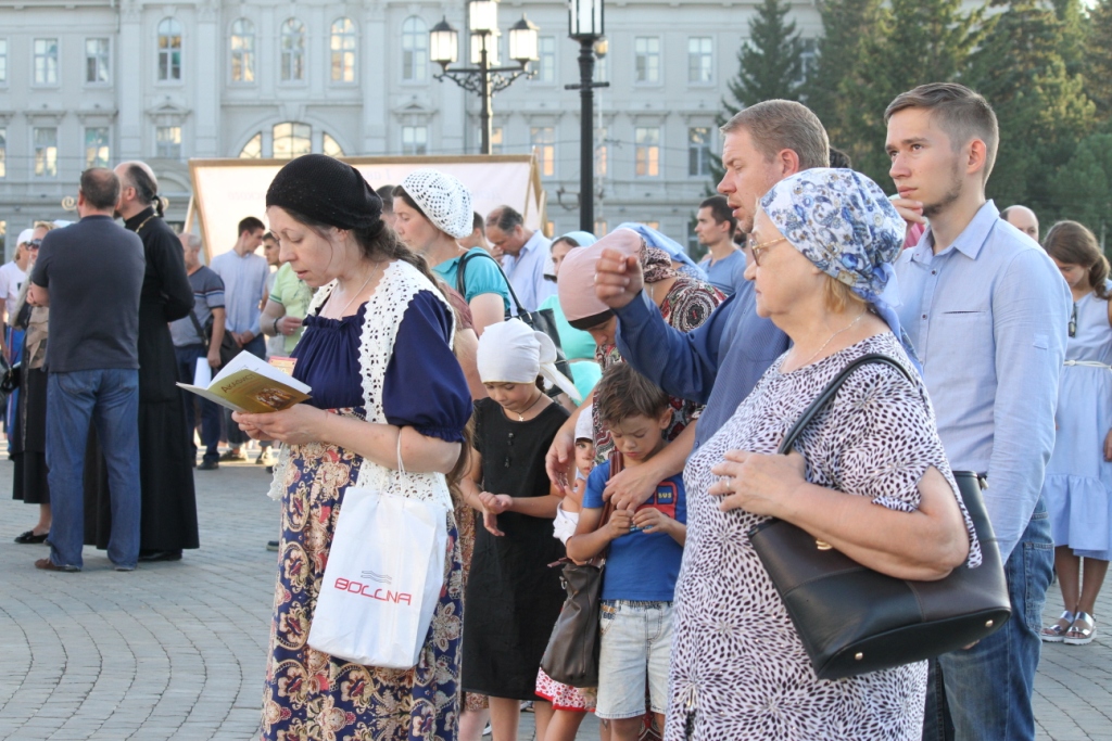 Стояние против «Матильды»: омичи пришли на молебен в поддержку памяти Николая II и защиту православных ценностей Стояние против «Матильды»: омичи пришли на молебен в поддержку памяти Николая II и защиту православных ценностей