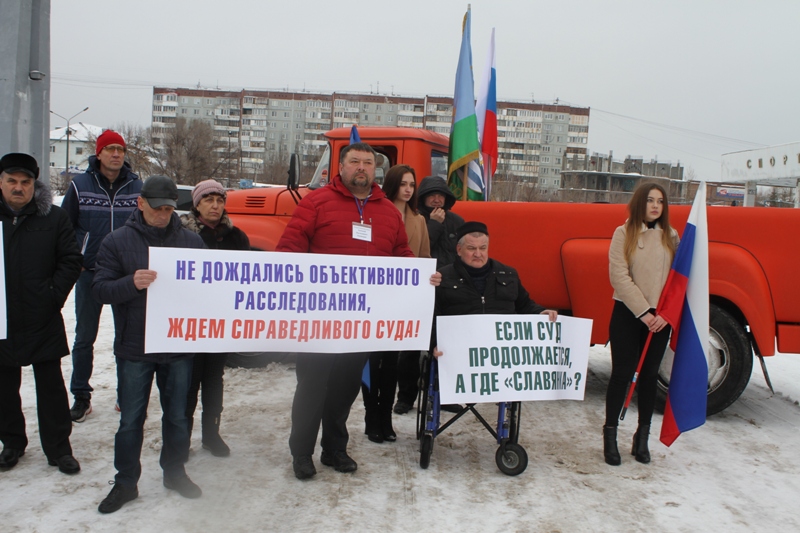 В Омске прошел митинг в защиту экс-командира 242-го Учебного центра ВДВ Олега Пономарева В Омске прошел митинг в защиту экс-командира 242-го Учебного центра ВДВ Олега Пономарева