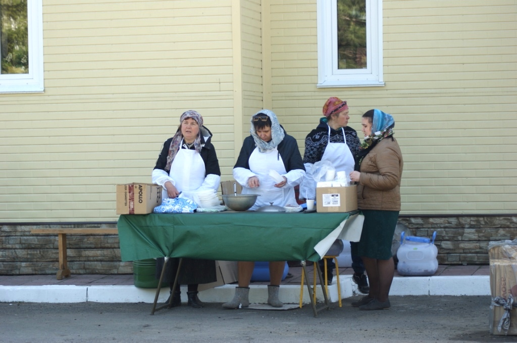 Омичи провели День поминовения на городских кладбищах – фоторепортаж Омичи провели День поминовения на городских кладбищах – фоторепортаж