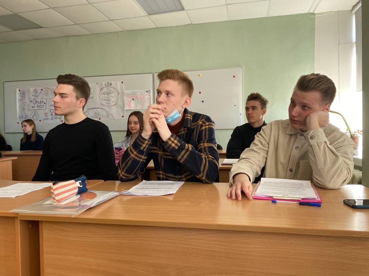 ГК «ЭФКО» вручила iPad победительнице студенческой конференции ОмГУ ГК «ЭФКО» вручила iPad победительнице студенческой конференции ОмГУ