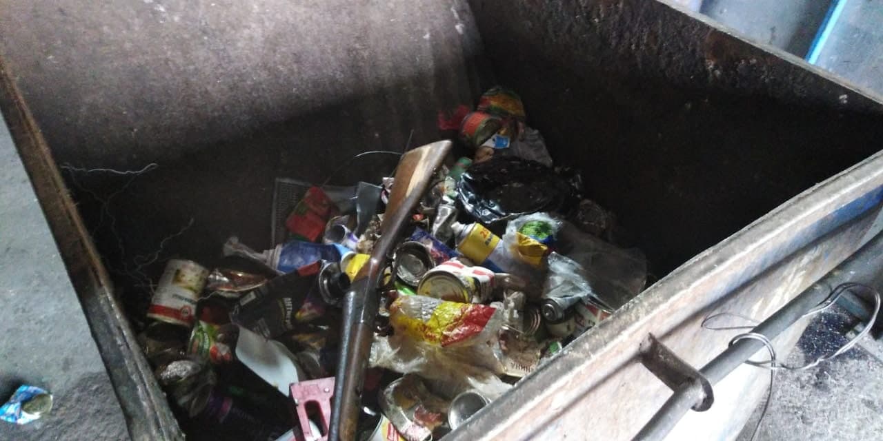 В Омске на мусоросортировочном заводе нашли гладкоствольное ружье В Омске на мусоросортировочном заводе нашли гладкоствольное ружье