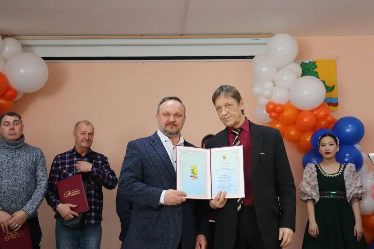 Глава Омского района Долматов поздравил работников ЖКХ с профессиональным праздником Глава Омского района Долматов поздравил работников ЖКХ с профессиональным праздником