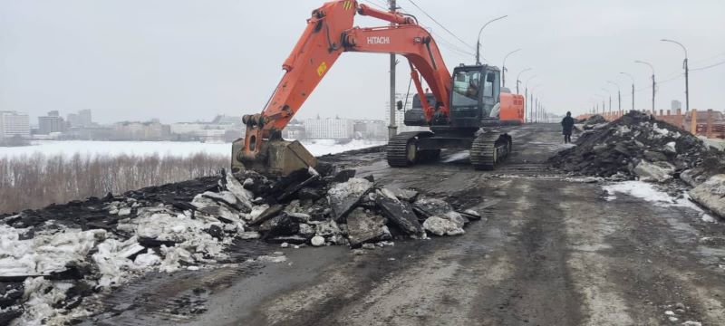 В мэрии Омска огласили текущий ход работ на Ленинградском мосту В мэрии Омска огласили текущий ход работ на Ленинградском мосту