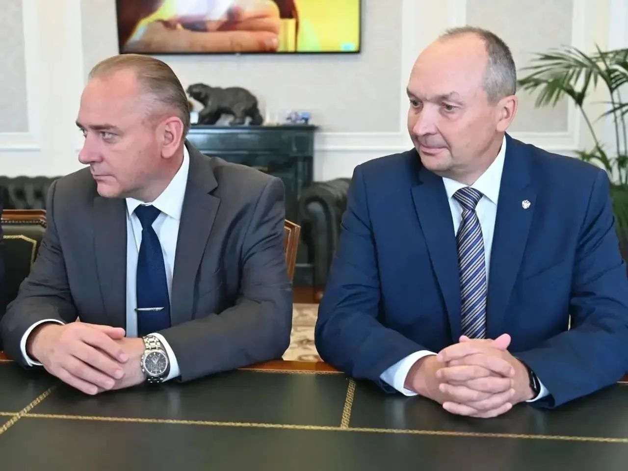 Хоценко принял нового начальника Погрануправления ФСБ по Омской области Хоценко принял нового начальника Погрануправления ФСБ по Омской области