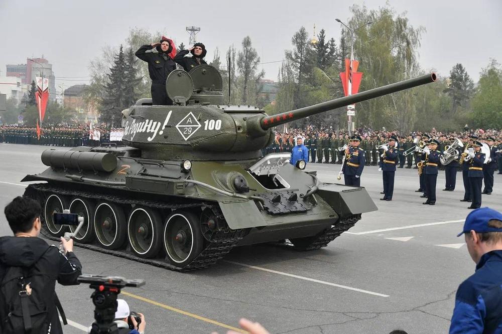 В Омске 9 мая прошел парад Победы