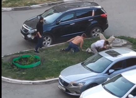 В Омске 38-летний мужчина пять минут в одиночку отбивался от четверых молодых парней В Омске 38-летний мужчина пять минут в одиночку отбивался от четверых молодых парней