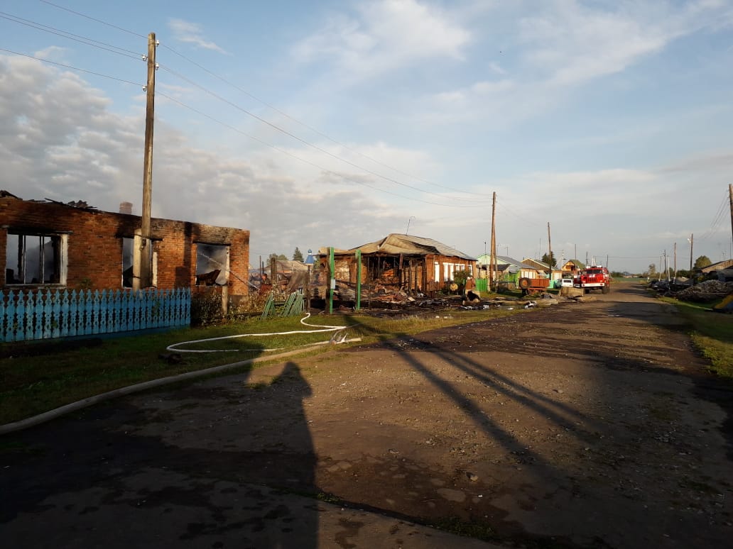В Омской области семья просит помощи в восстановлении дома после жуткого пожара В Омской области семья просит помощи в восстановлении дома после жуткого пожара