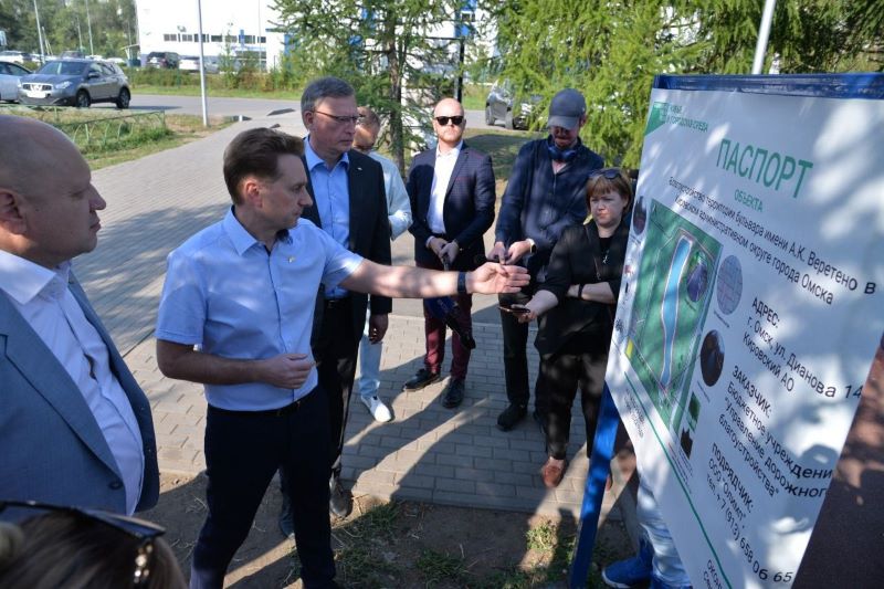 Новый арт-объект на Левобережье омичи назвали «мостом любви»