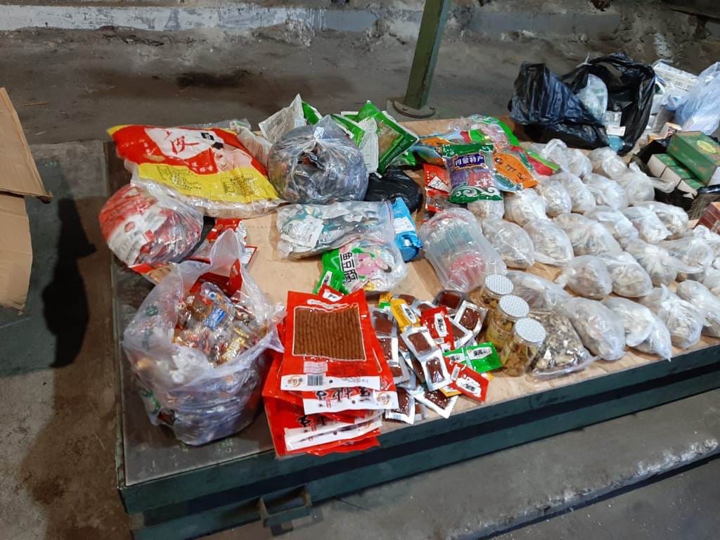 На границе с Омском уничтожили 17 килограммов еды из Китая На границе с Омском уничтожили 17 килограммов еды из Китая