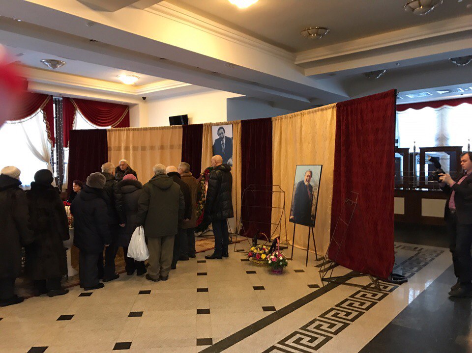 В Омске прощаются с Юрием Глебовым