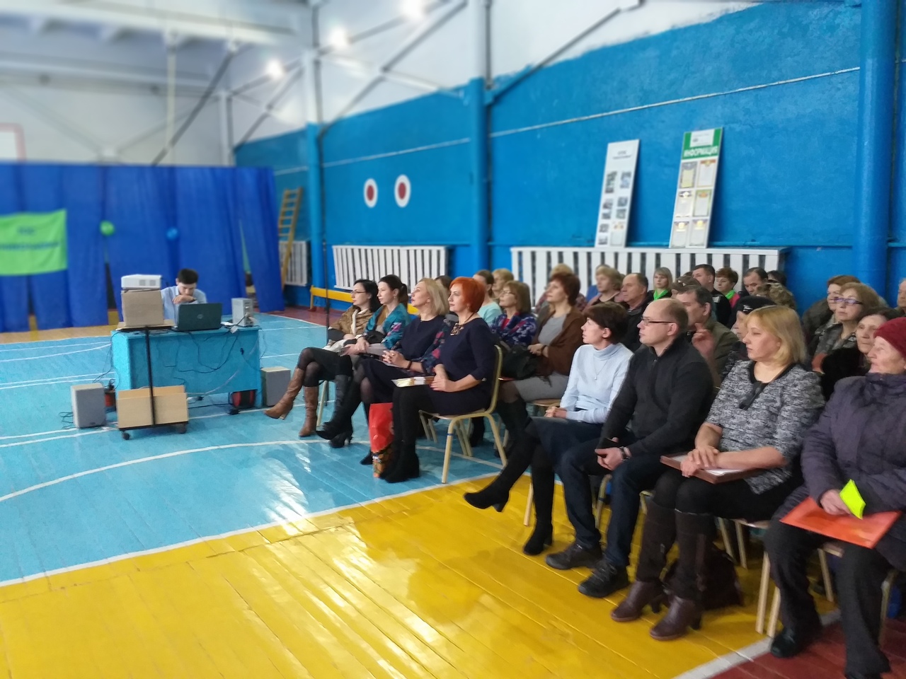 Работу депутата Инны Гомолко высоко оценили жители микрорайона Николаевка Работу депутата Инны Гомолко высоко оценили жители микрорайона Николаевка