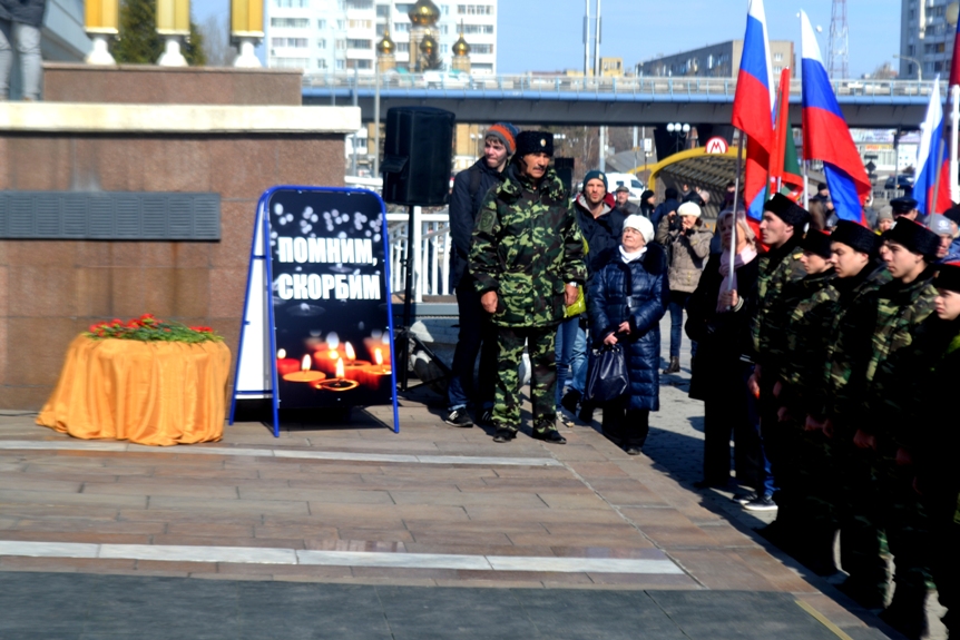 Более трех тысяч омичей вышли на митинг против терроризма Более трех тысяч омичей вышли на митинг против терроризма