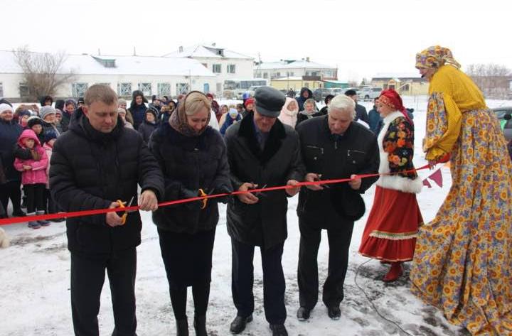 Омский депутат сделал статусный подарок селянам в честь открытия ДК после ремонта Омский депутат сделал статусный подарок селянам в честь открытия ДК после ремонта