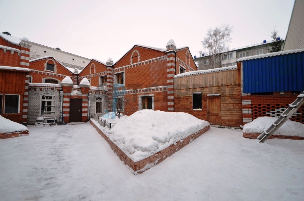 В Омске продают коттедж самого влиятельного авторитета 90-х В Омске продают коттедж самого влиятельного авторитета 90-х