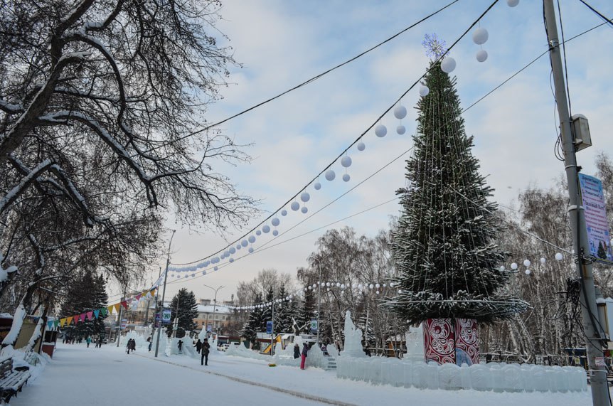 Топ новогодних ледовых городков в Омске