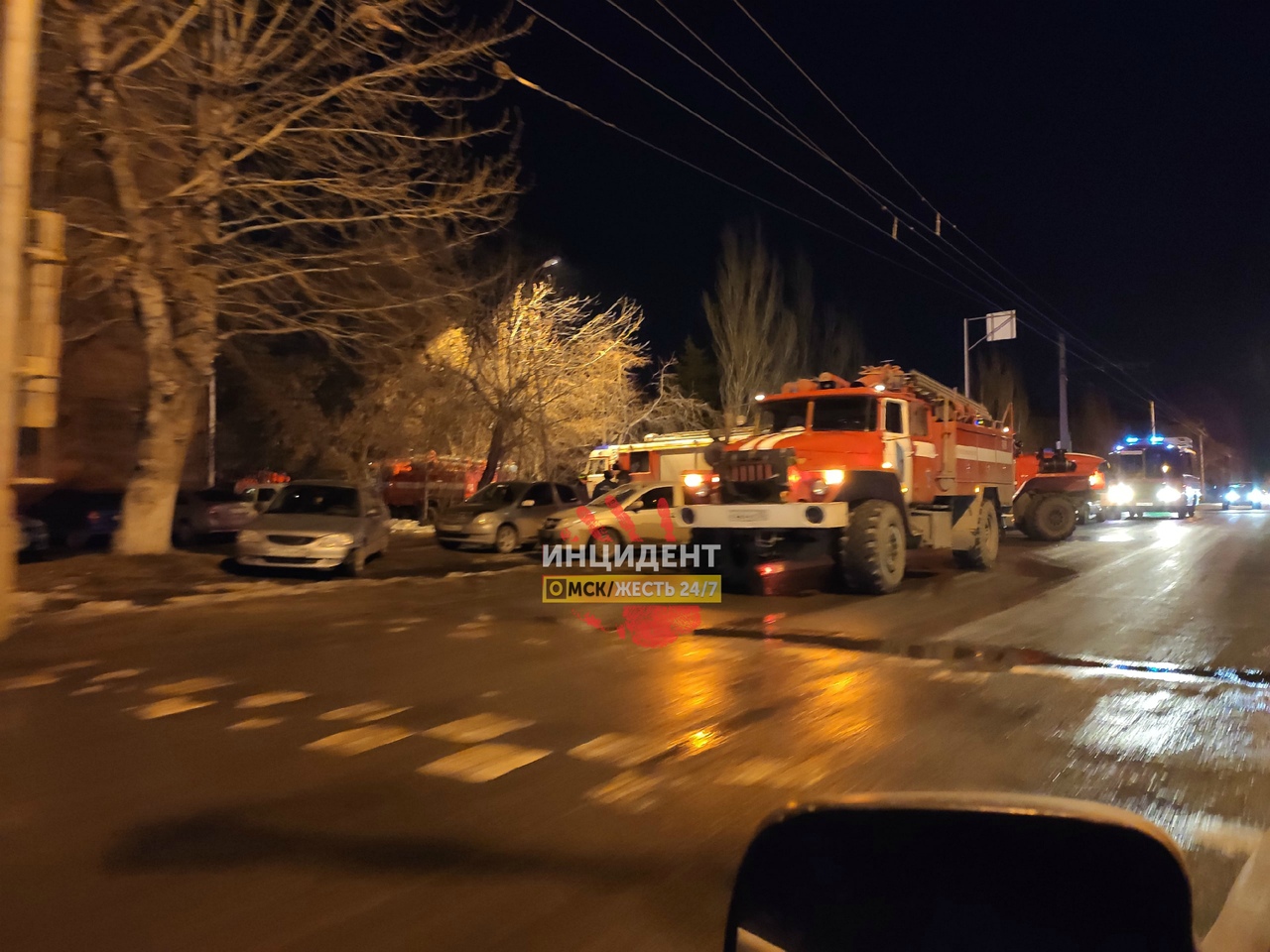 Омичи поделились фото с места страшного пожара в жилом доме в Нефтяниках Омичи поделились фото с места страшного пожара в жилом доме в Нефтяниках