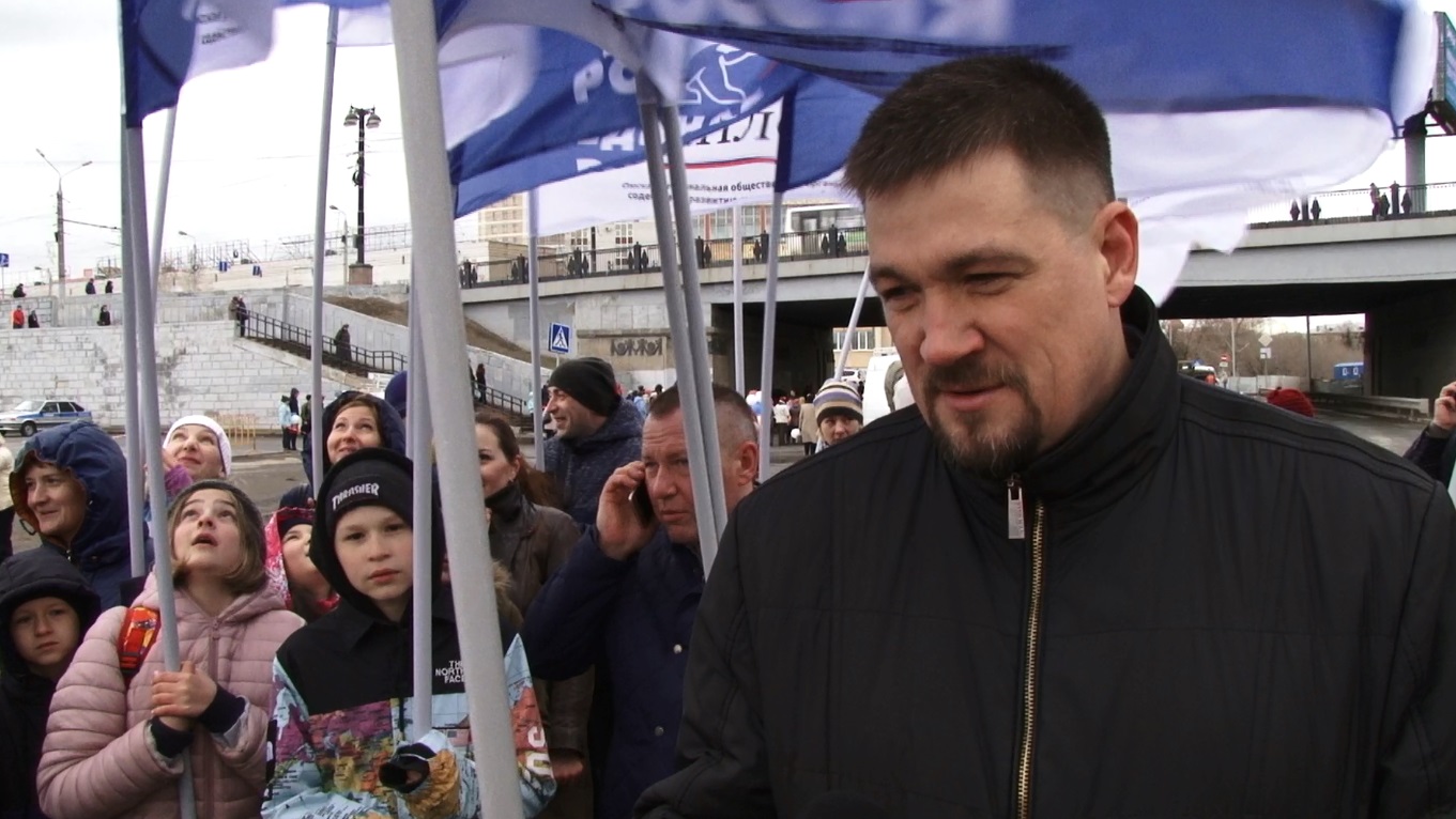 Руководители и активисты «Оплота» прошли в Первомайской колонне демонстрантов