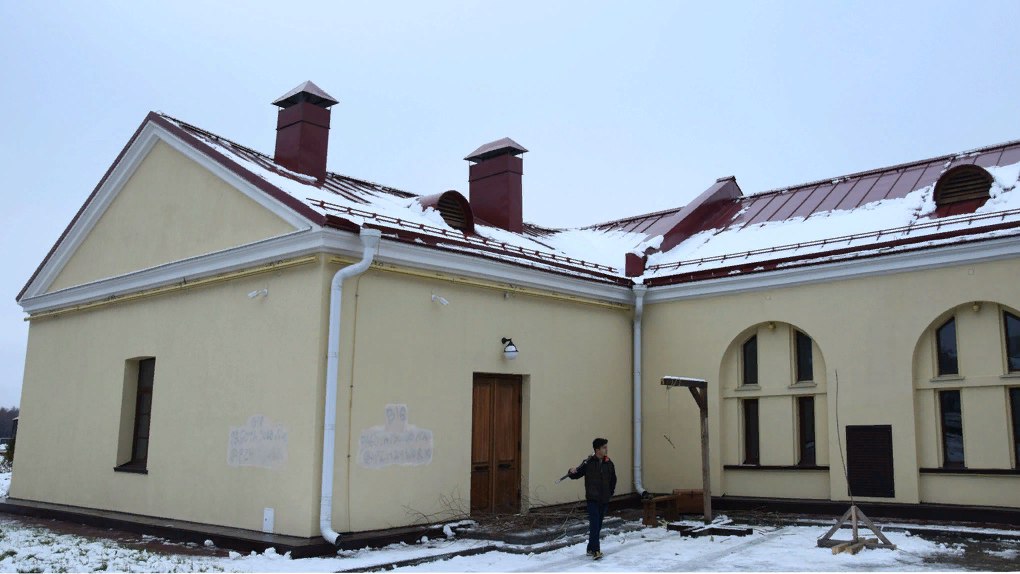Только что отреставрированную Омскую крепость уже испортили вандалы Только что отреставрированную Омскую крепость уже испортили вандалы