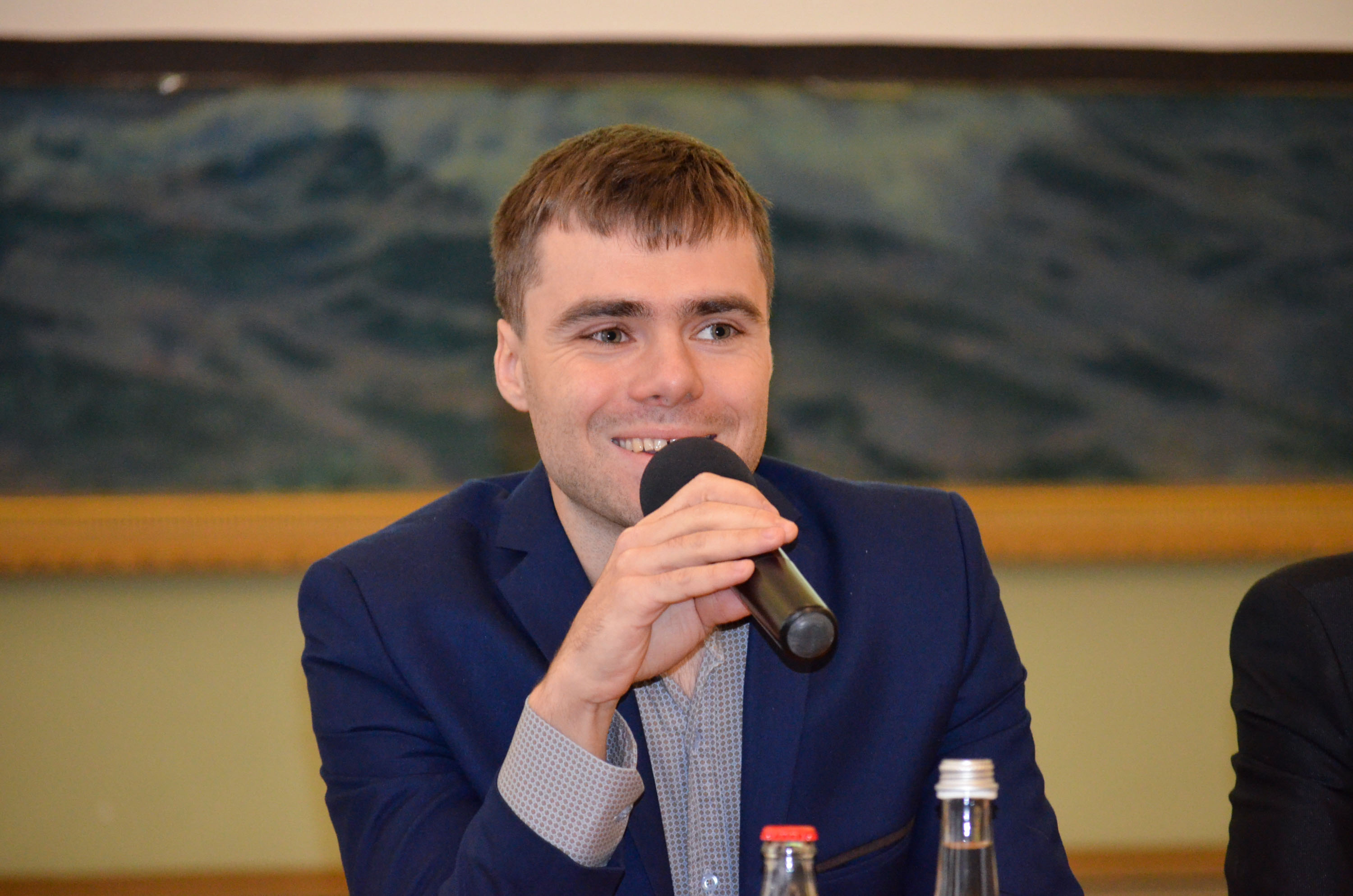 Министр культуры Омской области примерил очки виртуальной реальности Министр культуры Омской области примерил очки виртуальной реальности