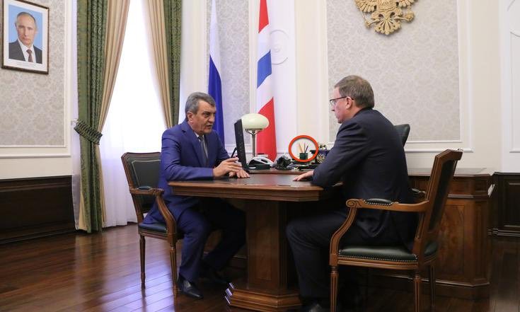 Буркову на рабочей встрече положили меньше карандашей, чем обычно Назарову Буркову на рабочей встрече положили меньше карандашей, чем обычно Назарову