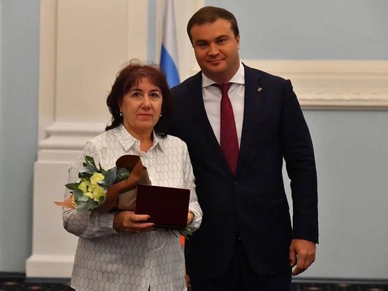 Накануне Дня народного единства Виталий Хоценко вручил омичам высокие государственные награды Накануне Дня народного единства Виталий Хоценко вручил омичам высокие государственные награды