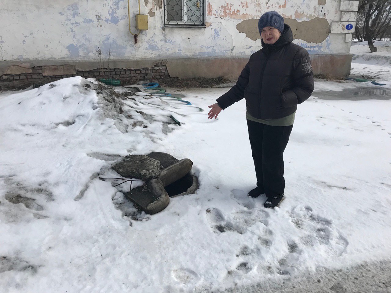Юрий Козловский помог с реконструкцией старой выгребной ямы в Волжском Юрий Козловский помог с реконструкцией старой выгребной ямы в Волжском