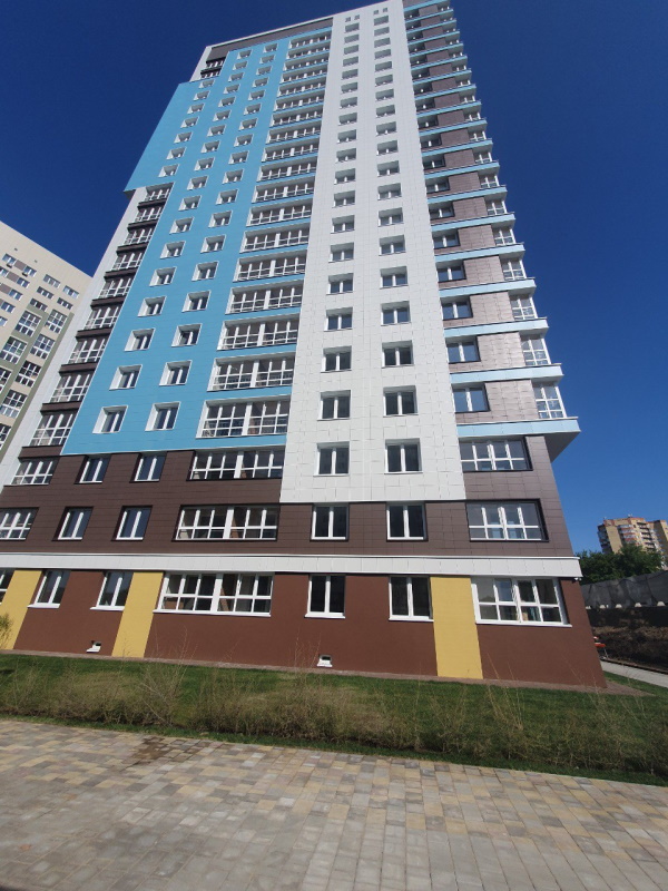 В омских «Кузьминках» построили 23-этажный дом В омских «Кузьминках» построили 23-этажный дом