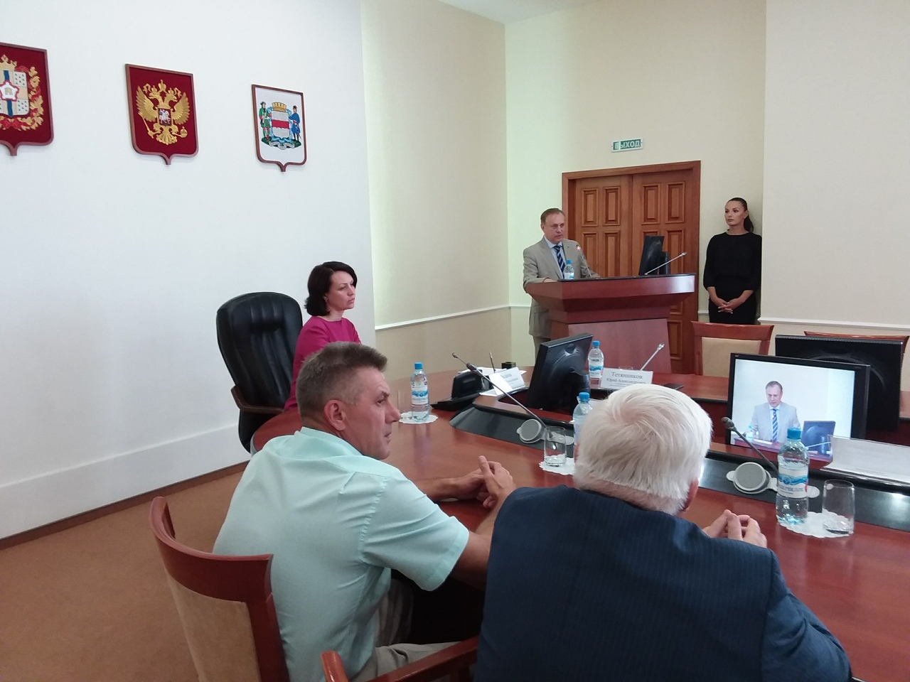Фадина и Тетянников душевно поздравили лучших строителей Омска - фото