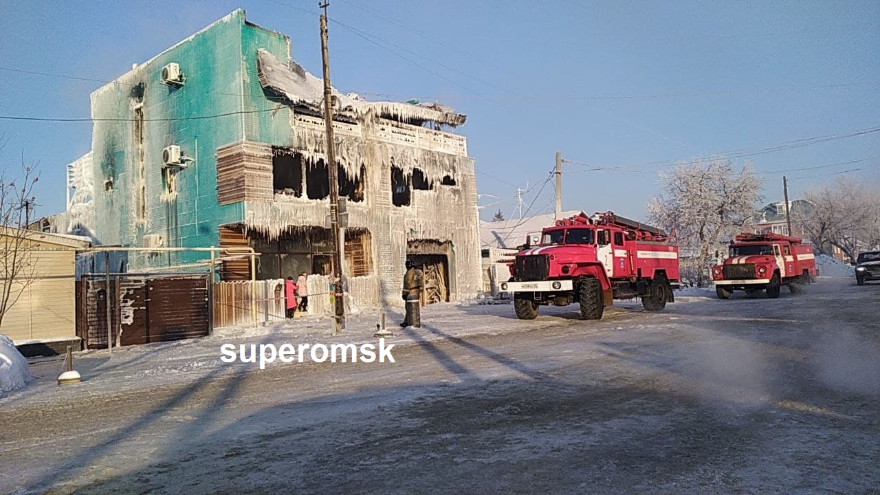 После пожара в студии в частном секторе директор осталась без работы и с четырьмя детьми, а омичи – без праздника