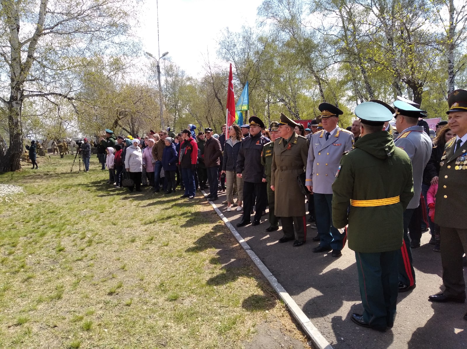 Владимир Корбут с сотнями омичей почтил подвиг героев Великой Отечественной войны «в лесу прифронтовом» Владимир Корбут с сотнями омичей почтил подвиг героев Великой Отечественной войны «в лесу прифронтовом»