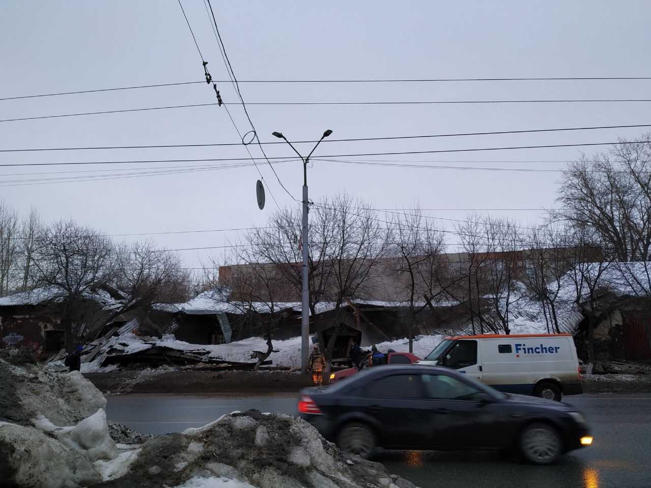 В центре Омска обрушились огромные здания В центре Омска обрушились огромные здания