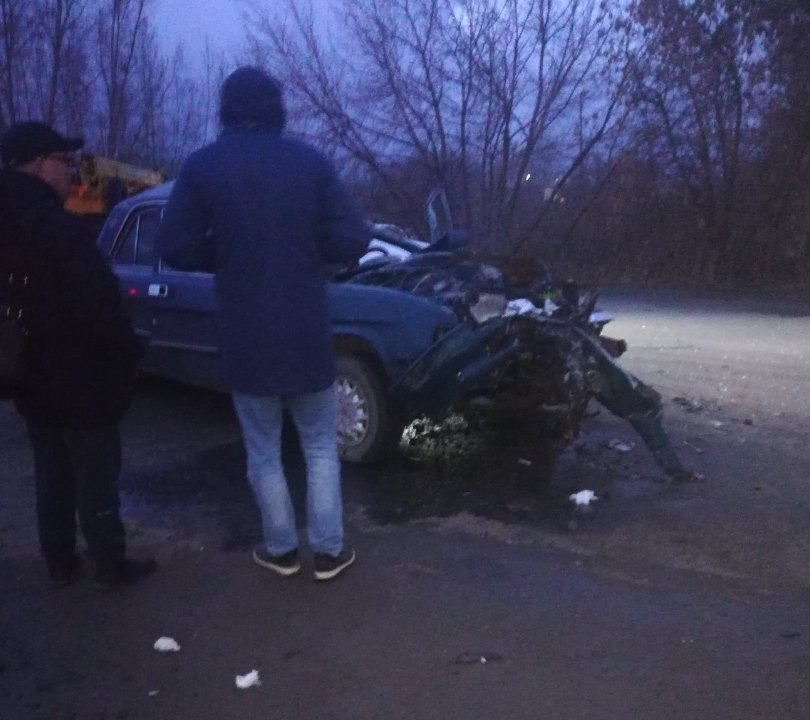 В столкновении с автокраном на окраине Омска погиб водитель «Волги» В столкновении с автокраном на окраине Омска погиб водитель «Волги»