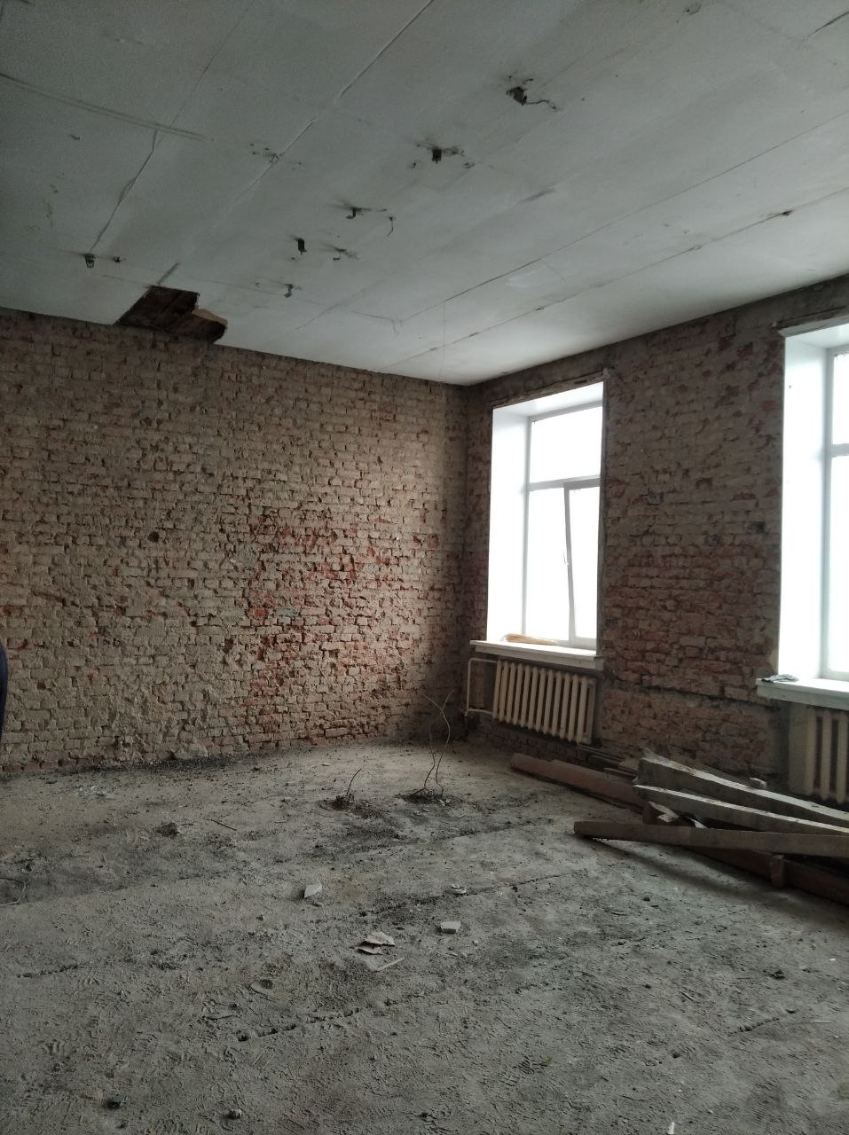 Омские депутаты во главе с Владимиром Корбутом оценили ход капремонта 4 городских школ Омские депутаты во главе с Владимиром Корбутом оценили ход капремонта 4 городских школ