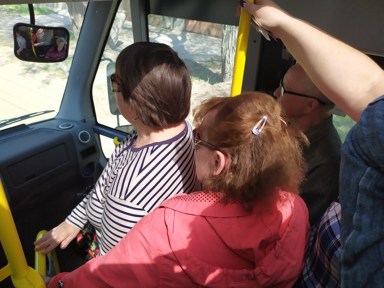 Омичи наглядно показали давку в новых тесных автобусах Омичи наглядно показали давку в новых тесных автобусах