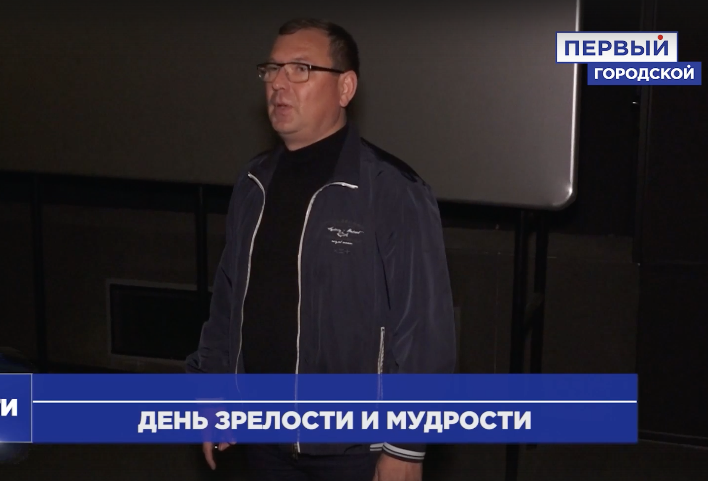 Омские депутаты Сахань и Корольков ко Дню пожилого человека подарили пенсионерам кино