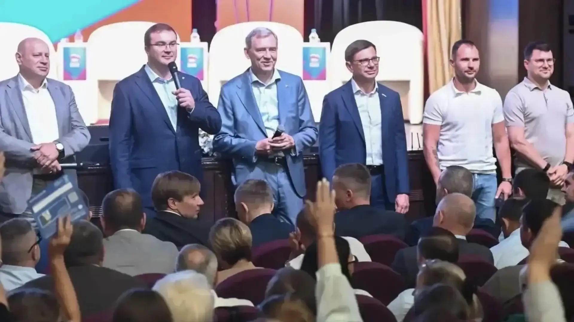 Омский губернатор Хоценко с командой единомышленников встретился с жителями САО Омский губернатор Хоценко с командой единомышленников встретился с жителями САО