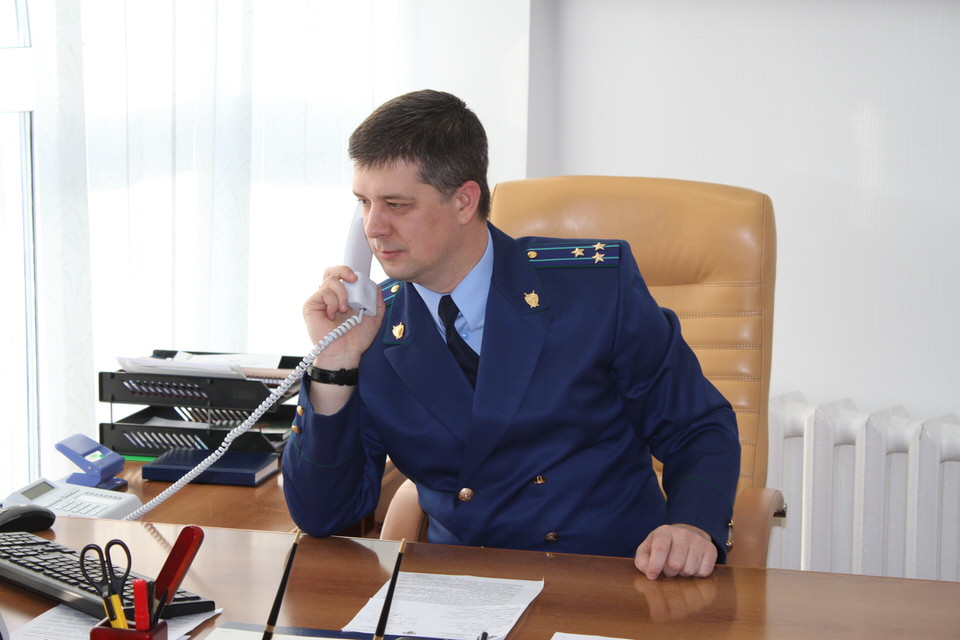 Начальник уголовно-судебного управления прокуратуры Омской области Сергей Савин: «Поддержание обвинения в суде с участием присяжных заседателей потребует от государственных обвинителей более высокой планки» Начальник уголовно-судебного управления прокуратуры Омской области Сергей Савин: «Поддержание обвинения в суде с участием присяжных заседателей потребует от государственных обвинителей более высокой планки»