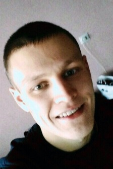 В Омске уже 10 дней не могут найти молодого парня со шрамом на щеке