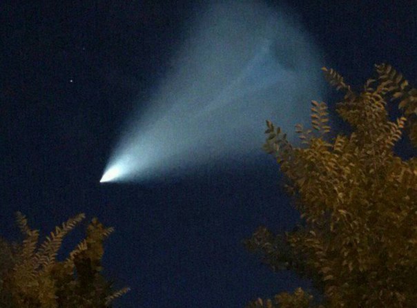 В небе над Омском увидели необычное свечение В небе над Омском увидели необычное свечение